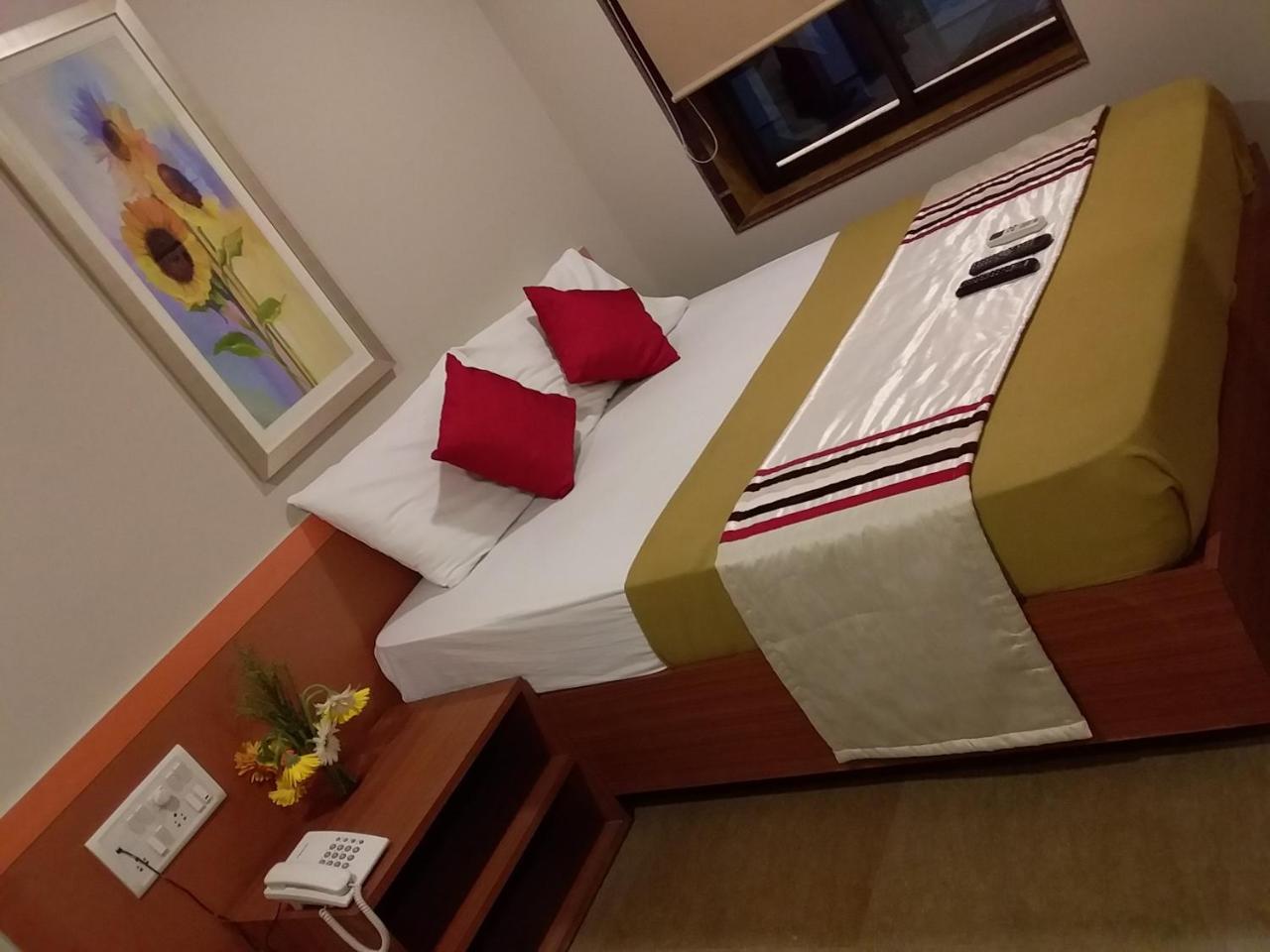 Sai Palace Express Sirdi Kültér fotó